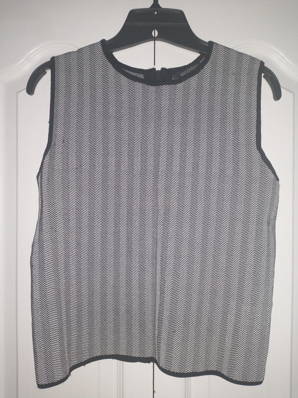 Sleeveless Chevron Striped Knit Top in Black and White